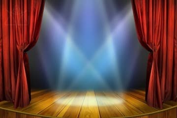 קסמים בשחקים - תיאטרון תמונע